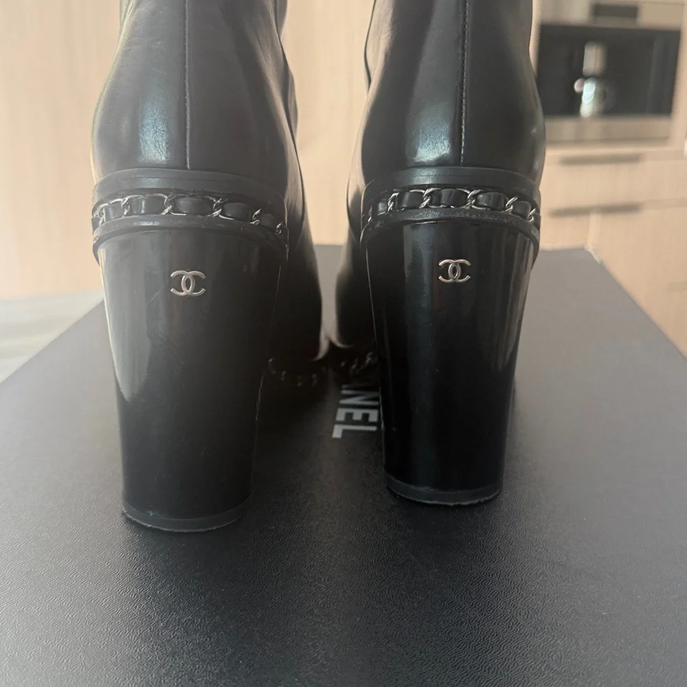 CHANEL Black Leather Knee Boots with Chain Trim - Picture 2 of 8